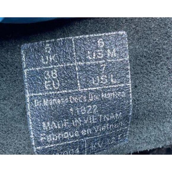 Dr. "Doc" Martens 11822 black leather combat boots. Women's 7 (Men's 6). - Picture 7 of 7